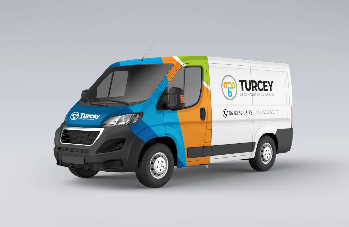 Utilitaire Turcey floqué aux couleurs de l'entreprise, avec le logo, le numéro de téléphone et l'adresse du site